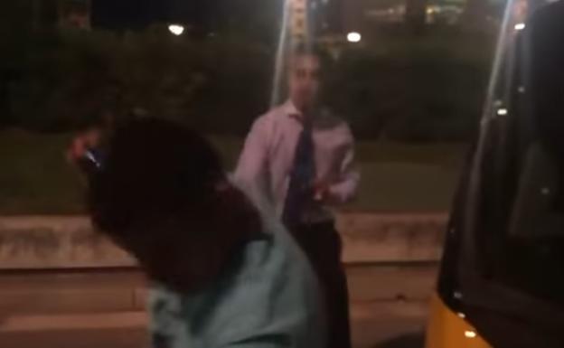 Pelea entre un taxista y un conductor de Cabify en Barcelona