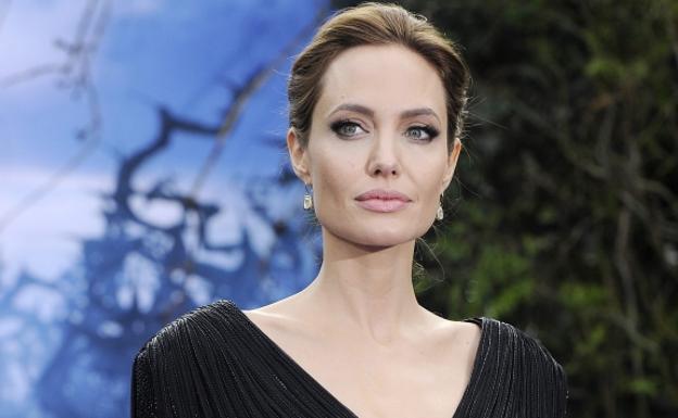 Así es la parálisis facial que sufrió Angelina Jolie tras su separación