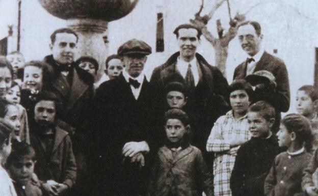 Estrenan una mazurca inédita de Manuel de Falla en la presentación del libro de González Blasco