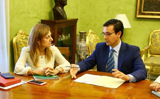 Salud destaca que la "desfusión" hospitalaria de Granada está en la recta final