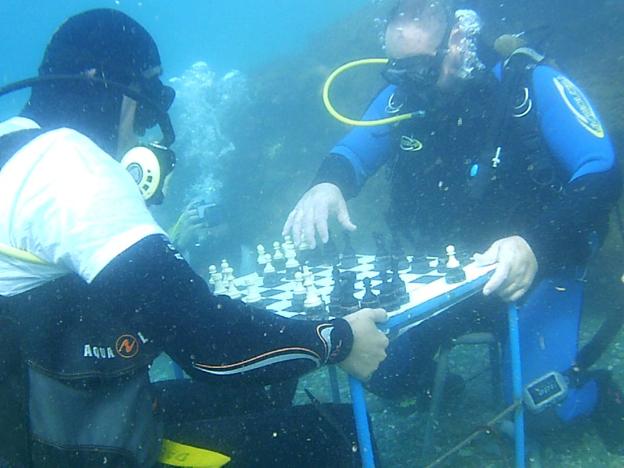 Jorge Fernández gana el único torneo de Europa que se disputa en el fondo del mar