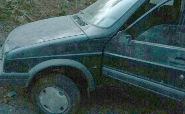 Rescatan a un hombre de 80 años con el brazo atrapado en su coche