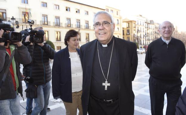 La Fiscalía archiva la denuncia contra el arzobispo de Granada por una homilía
