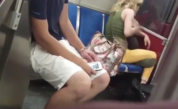 Graban a una mujer en el metro maltratando brutalmente a su perro