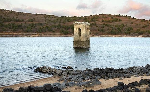 Encuentran flotando el cadáver de un chico de 22 años en un embalse
