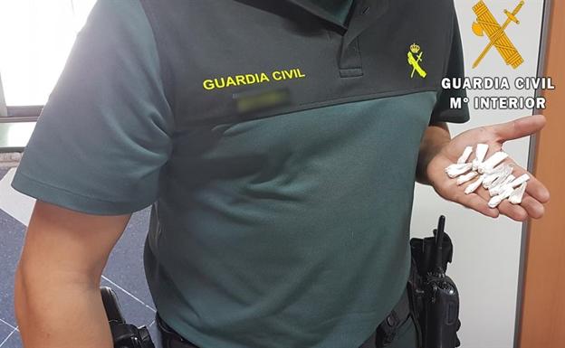 Detenido en Abla tras incautarle dentro de su coche 17 bolsitas de cocaína