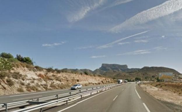 Muere un chico de 19 años al salirse de la carretera en Alicante