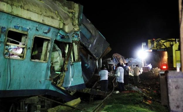 La colisión frontal de dos trenes en Alejandría causa 41 muertos