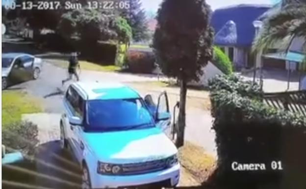 La increíble reacción de una mujer evita que les roben su coche y los secuestren