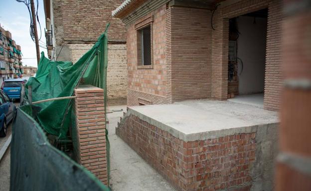 La niña de 14 años apuñalada conoció al adulto detenido por Facebook