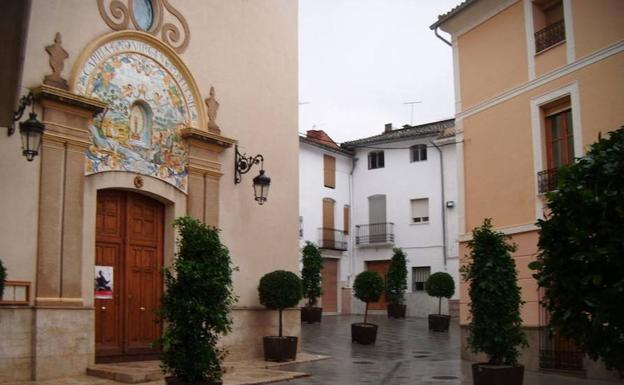 Pillan trabajando a un funcionario español de baja y lo suspenden de empleo y sueldo 3 años