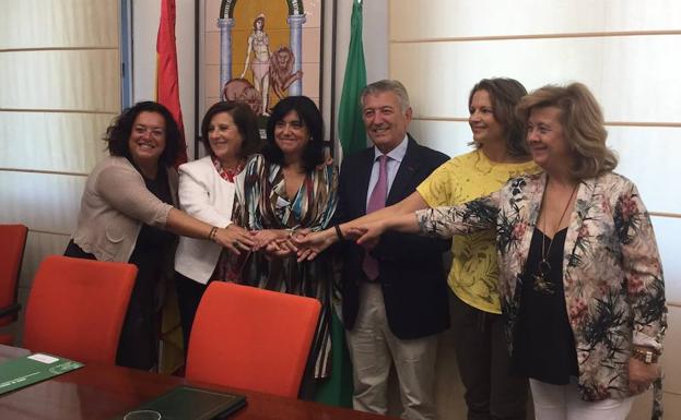 La Junta concierta 45 plazas residenciales para personas con discapacidad en Torredelcampo y Santo Tomé