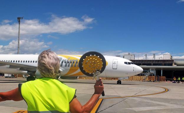 Tratan de cegar con un puntero láser a los pilotos de un avión procedente de Madrid