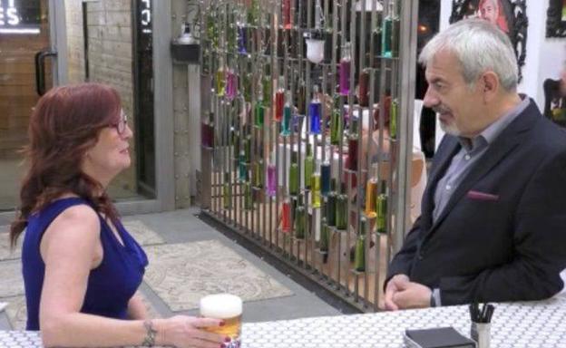 Una comensal de 'First Dates' intenta ligar con Carlos Sobera
