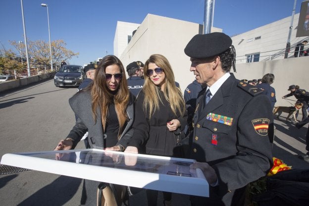 La viuda del policía granadino asesinado en Kabul: «He recibido otro nuevo jarro de agua fría»