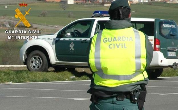 Fallece una mujer y otra resulta herida grave en una salida de vía
