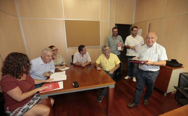 Los tres candidatos a la secretaría provincial del PSOE en Granada entregan los avales necesarios