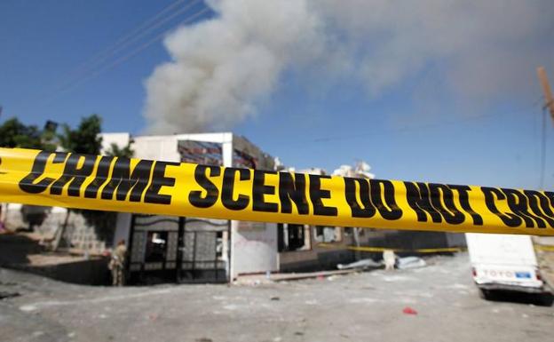 Tirotean a un caníbal mientras devoraba el cuerpo de su víctima