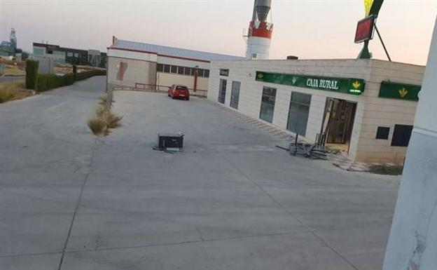 Arrancan un cajero y lo dejan abandonado en una calle de Mancha Real tras saltar la alarma