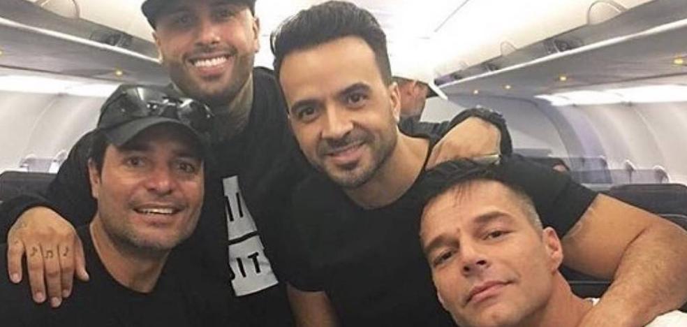 Ricky Martín viaja a Puerto Rico bien acompañado