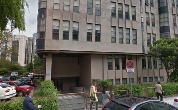 Una chica de 21 años usó fotos de Facebook de una amiga para anunciarla como prostituta