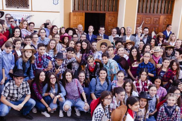 La séptima edición del Almería Western Film Festival levanta el telón en el teatro de Tabernas