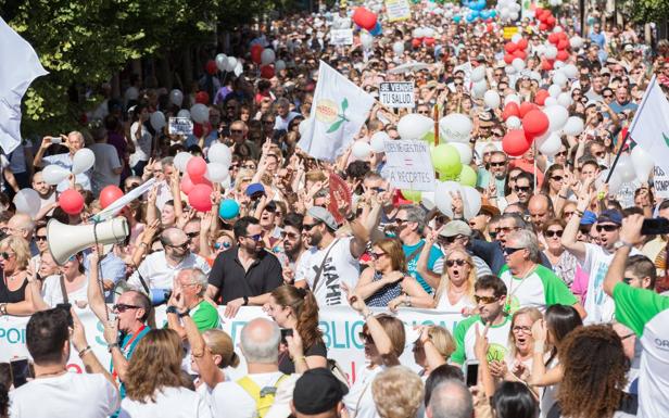 Granada llena las calles de nuevo en defensa de la Sanidad