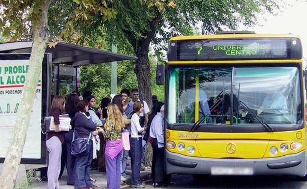 Vecinos de Entrecaminos se quedan sin autobús para ir a la Feria
