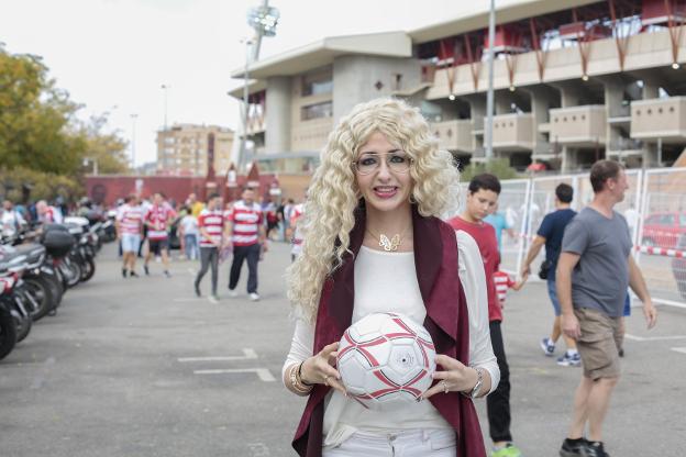 Una figura singular entre balones y túnicas