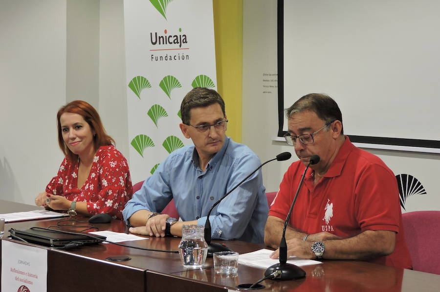 Los socialistas de Almería debaten y profundizan en su historia