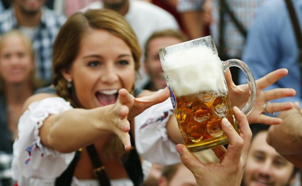 El sorprendente beneficio de tomarte una cerveza al salir del 'curro'