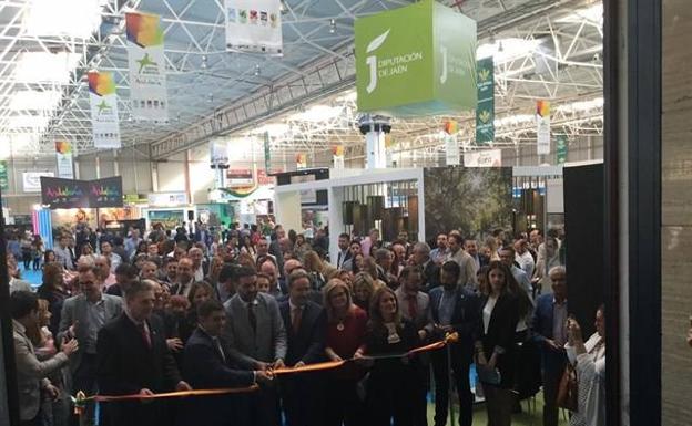 La Junta apuesta por reforzar la comercialización exterior del turismo de interior e internacionalizar las pymes