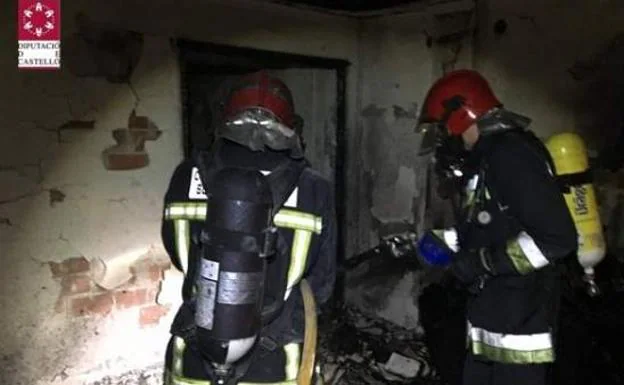 Dos fallecidos y diez heridos en un incendio de una vivienda en Burriana