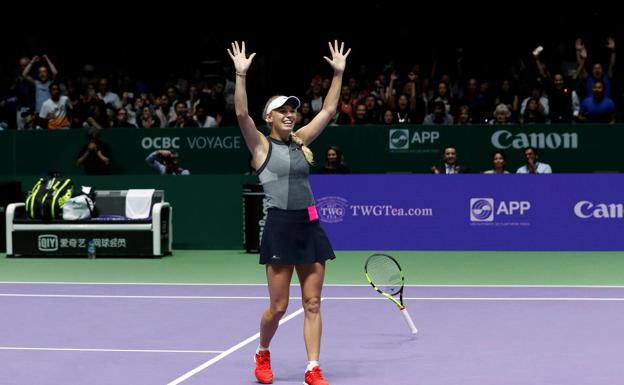 La 'maestra' Wozniacki triunfa en Singapur