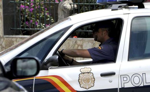 Grave un bebé al caer por la ventana cuando iba a coger un juguete