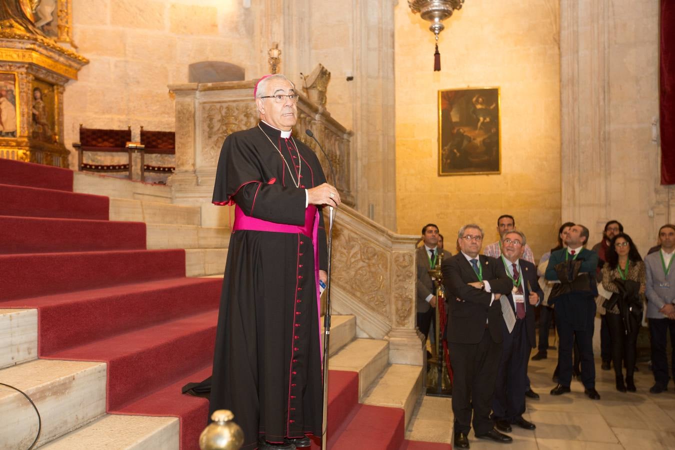 Centenares de devotos de la Virgen de las Angustias llenan Granada