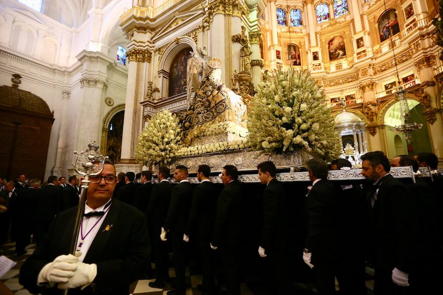 La Virgen de las Angustias, camino a la Catedral