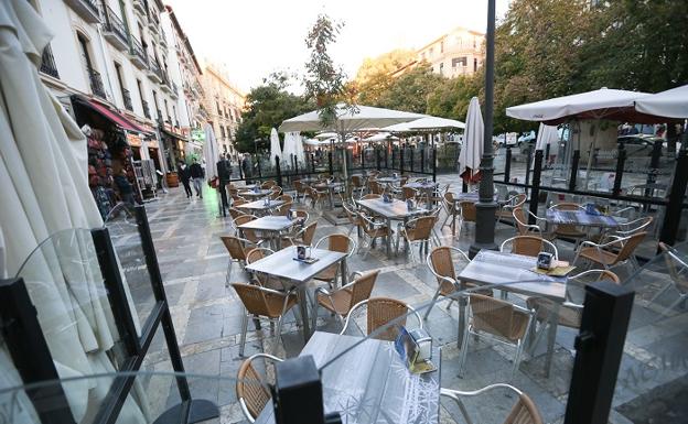 Multa de 750 euros si la licencia de terrazas no está bien visible