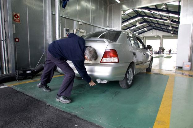 Un parque móvil más envejecido hace crecer el número de ITV en la provincia