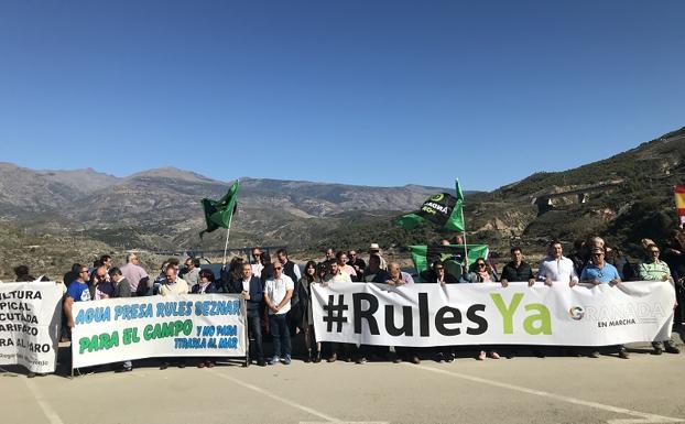 Agricultores de Almuñecar se plantan en Rules para clamar por las canalizaciones