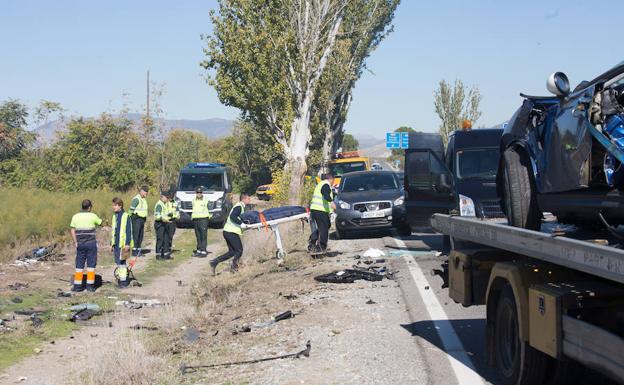Crespones negros en los taxis de Granada en señal de duelo por el accidente mortal de Santa Fe