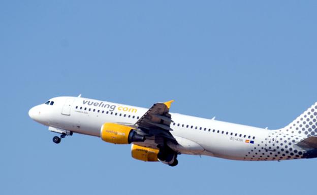 Polémica en un avión de Vueling: «Soy asturiana y no hablo catalán»