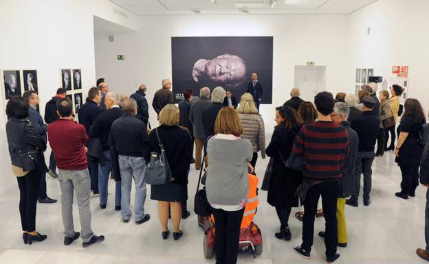 Un proyecto fotográfico retrata en Granada a personas con el gen IRF4, el responsable de las canas