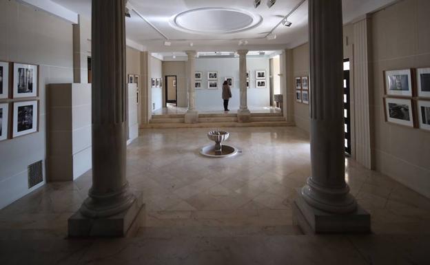 La exposición 'Focos de nueva luz sobre la colina de la Alhambra', ahora en la Fundación Rodríguez-Acosta