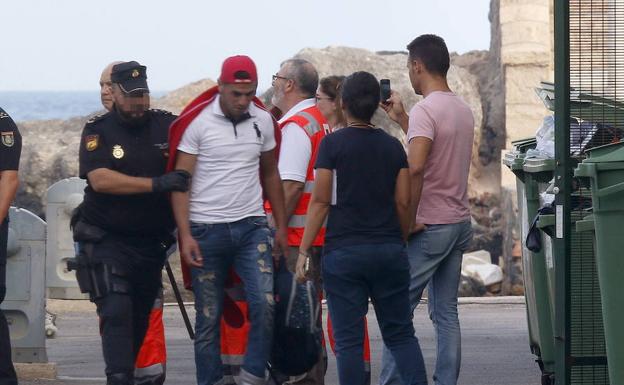 Almería Acoge tacha de "inhumano" el traslado de inmigrantes a Archidona