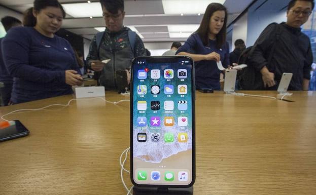 Apple usó menores para construir su iPhone X en China