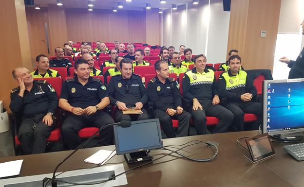 Más de 30 policías locales se forman en detección de consumo de alcohol y drogas en conductores