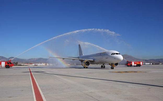Vueling inaugura la ruta a Bilbao, la primera de las cuatro nuevas conexiones aéreas desde Granada