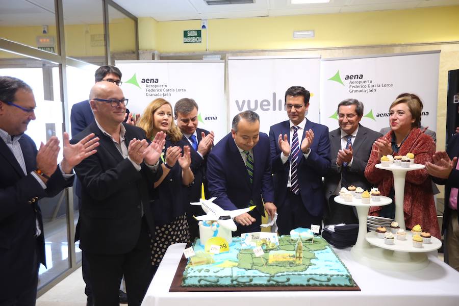 Llega el primer vuelo desde Bilbao a Granada