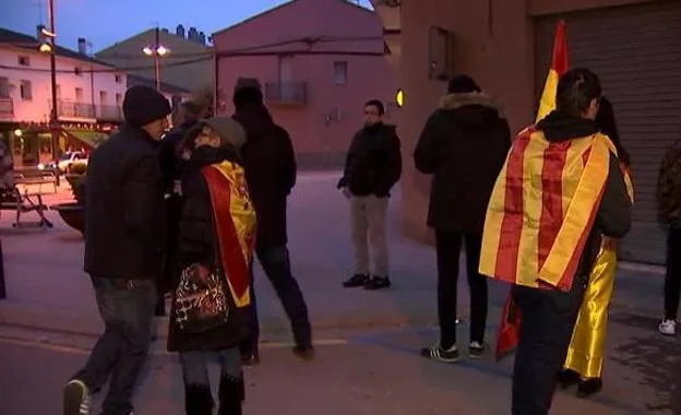 Una familia denuncia el intento de quemar su casa por tener una bandera de España en el balcón